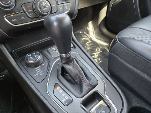 Used 2022 Jeep Cherokee Trailhawk w/ Sound & Nav Group AWD/4WD image 22