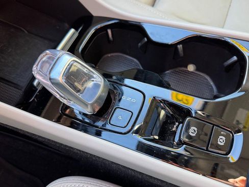 Certified 2023 Volvo XC40 B5 Plus w/ Protection Package Premier image 20