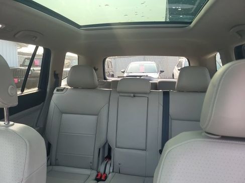Used 2023 Volkswagen Atlas SEL AWD/4WD image 6