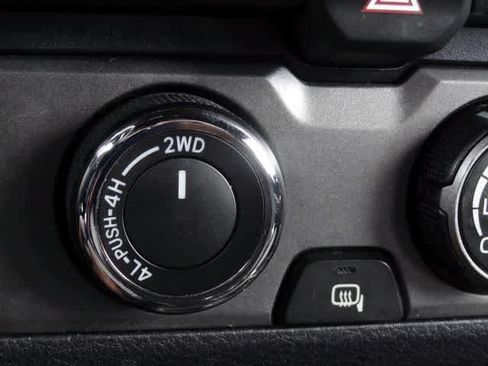 Used 2019 Toyota Tacoma TRD Off-Road w/ Technology Package AWD/4WD image 27