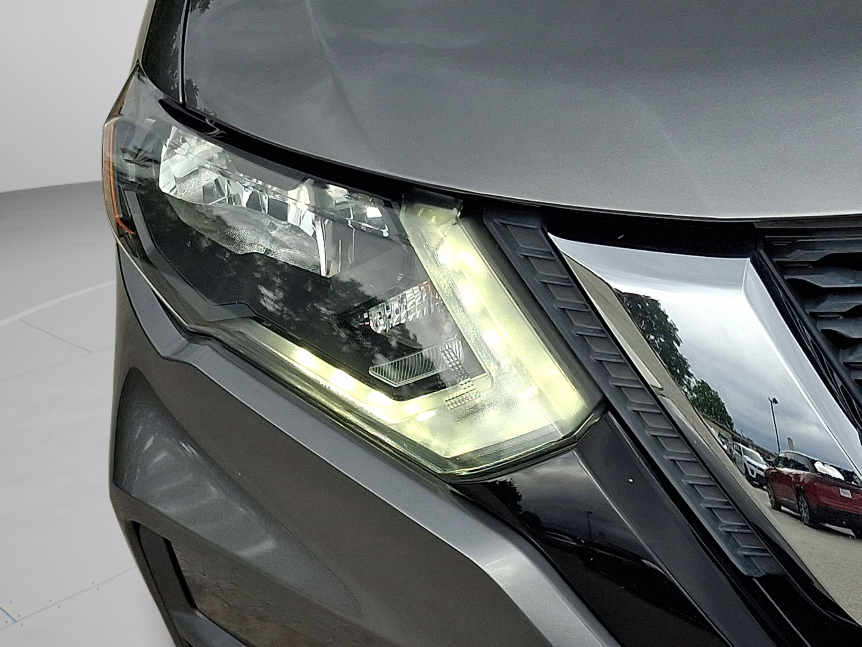 Used 2019 Nissan Rogue SV w/ Premium Package AWD/4WD image 9