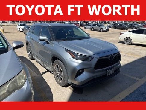 Used 2023 Toyota Highlander XLE image 1