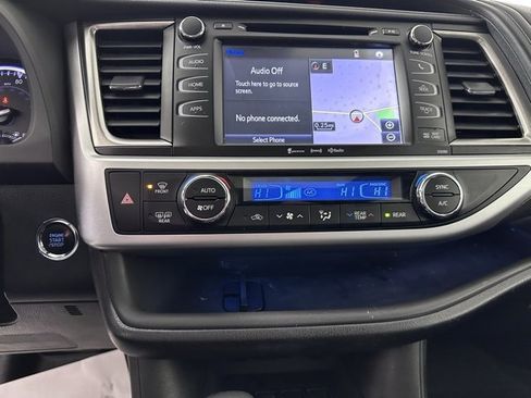 Used 2019 Toyota Highlander SE image 32