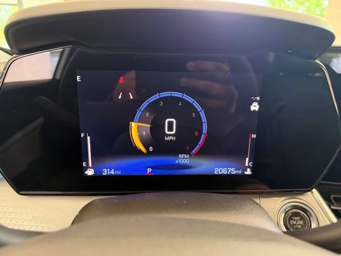 Used 2025 Chevrolet Trax LT FWD image 35