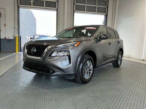 Used 2021 Nissan Rogue S FWD image 2
