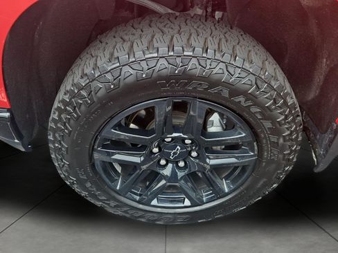 Used 2021 Chevrolet Silverado 1500 LT Trail Boss w/ LT Trail Boss Premium Package AWD/4WD image 12