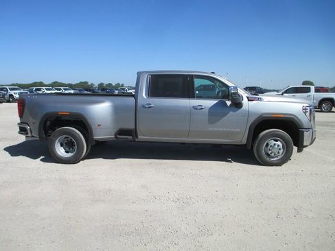 New 2026 GMC Sierra 3500 SLT w/ SLT Convenience Package AWD/4WD image 3