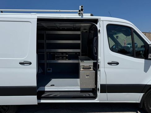 Used 2022 Mercedes-Benz Sprinter 2500 image 12