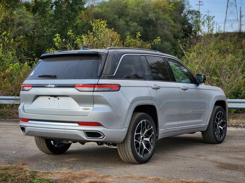 New 2025 Jeep Grand Cherokee Summit image 13