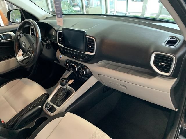 Certified 2026 Hyundai Venue SEL FWD image 11