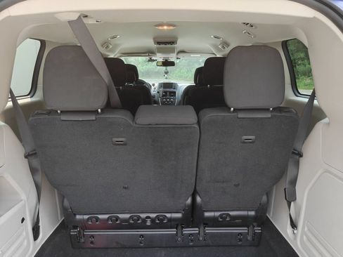 Used 2019 Dodge Grand Caravan SE w/ UConnect Hands-Free Group FWD image 23