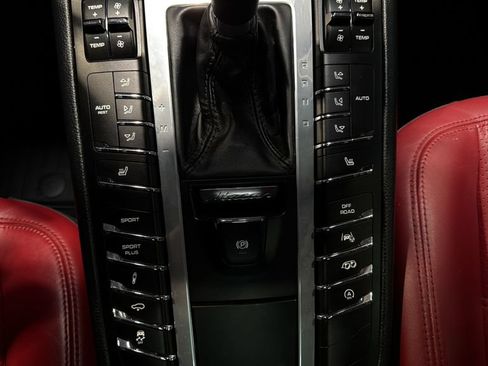 Used 2018 Porsche Macan GTS w/ Premium Package Plus AWD/4WD image 34