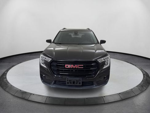 Used 2022 GMC Terrain SLT w/ Tech Package FWD image 2