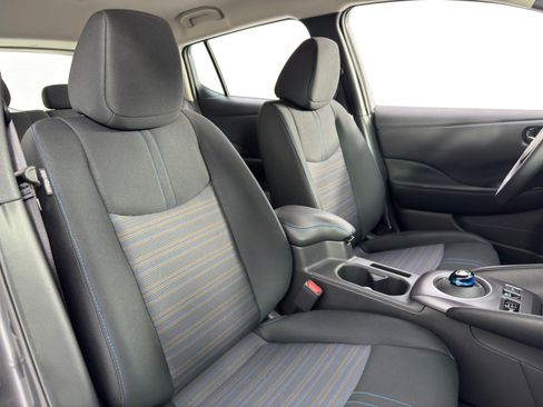 Used 2025 Nissan Leaf S image 29