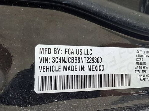 Used 2022 Jeep Compass Latitude FWD image 27