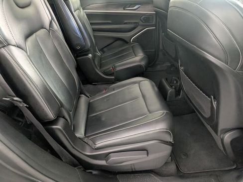 Used 2021 Jeep Grand Cherokee L Limited AWD/4WD image 32