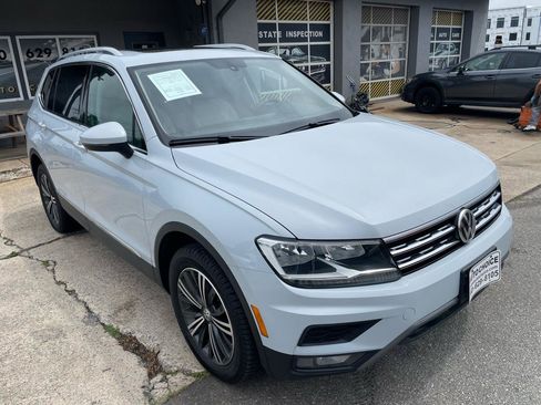 Used 2018 Volkswagen Tiguan SE AWD/4WD image 19