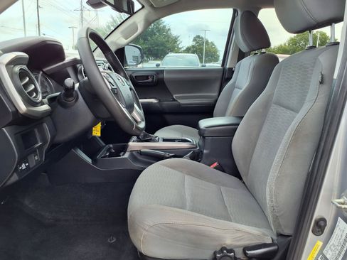 Used 2019 Toyota Tacoma SR5 RWD image 17