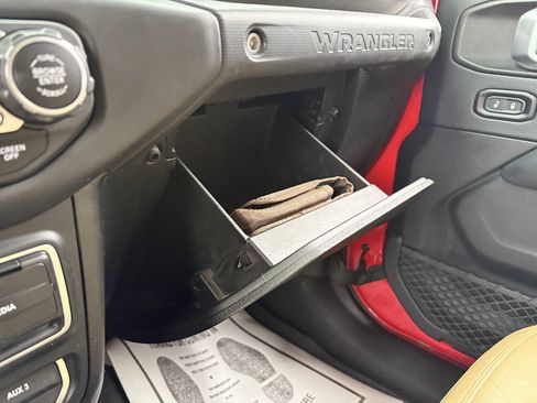 Used 2018 Jeep Wrangler Unlimited Rubicon image 33