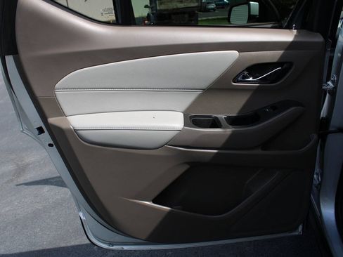 Used 2021 Chevrolet Traverse LT AWD/4WD image 29