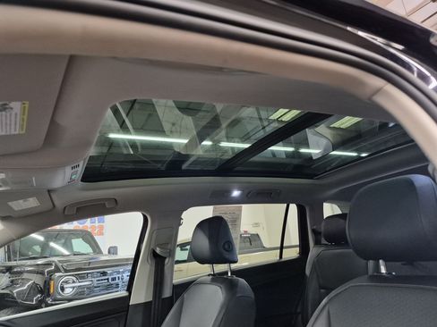 Used 2020 Volkswagen Tiguan SEL FWD image 8