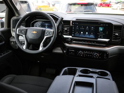 Used 2025 Chevrolet Silverado 2500 LT image 27