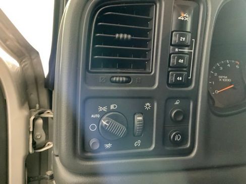 Used 2007 GMC Sierra 2500 SLE w/ Heavy-Duty Power Package AWD/4WD image 19