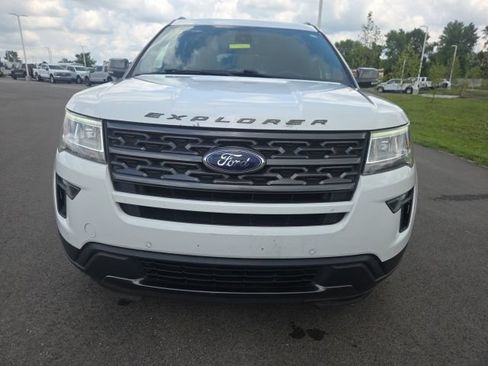 Used 2018 Ford Explorer XLT w/ Equipment Group 202A AWD/4WD image 3