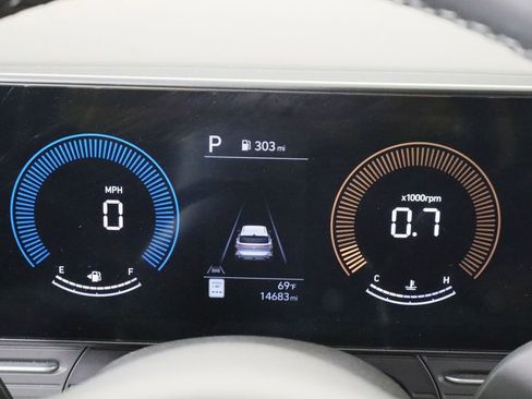 Used 2025 Hyundai Kona SEL image 11