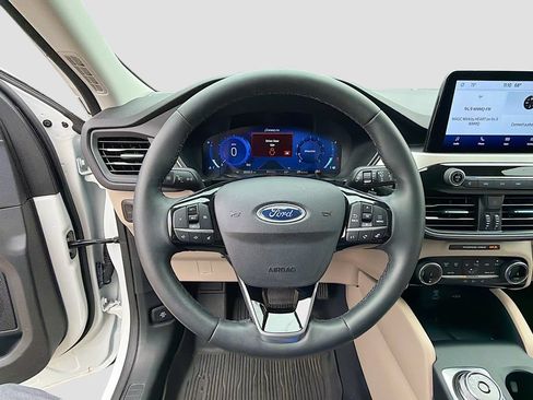 Used 2022 Ford Escape SEL w/ Technology Package AWD/4WD image 11
