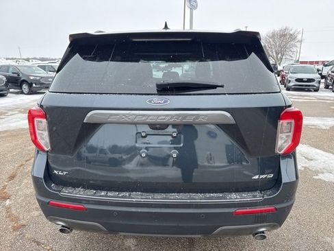 Used 2022 Ford Explorer XLT w/ Equipment Group 202A image 6