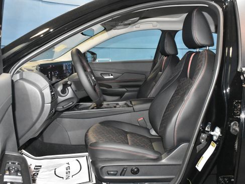 New 2026 Nissan Sentra SR w/ SR Premium Package FWD image 5