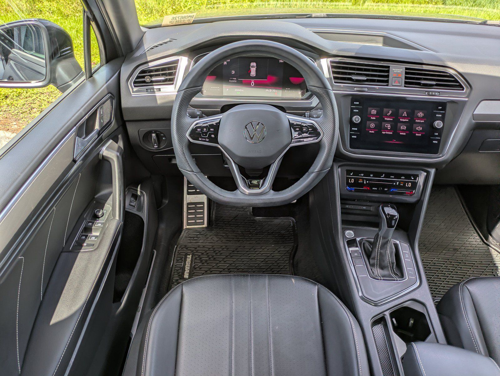 Used 2024 Volkswagen Tiguan SE R-Line FWD image 13