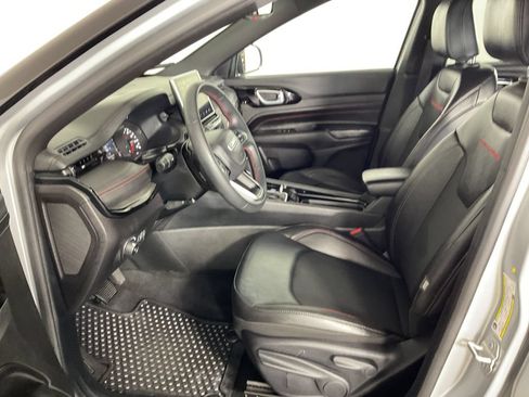 Used 2025 Jeep Compass Trailhawk AWD/4WD image 17