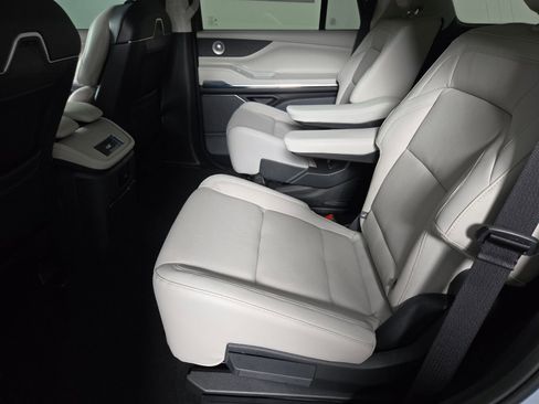 New 2026 Lincoln Navigator Reserve w/ Jet Appearance Package AWD/4WD image 14