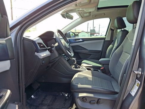 Certified 2023 Volkswagen Taos SE w/ Panoramic Sunroof Package FWD image 13