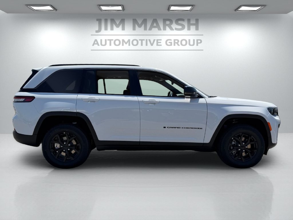 New 2026 Jeep Grand Cherokee Altitude RWD image 7