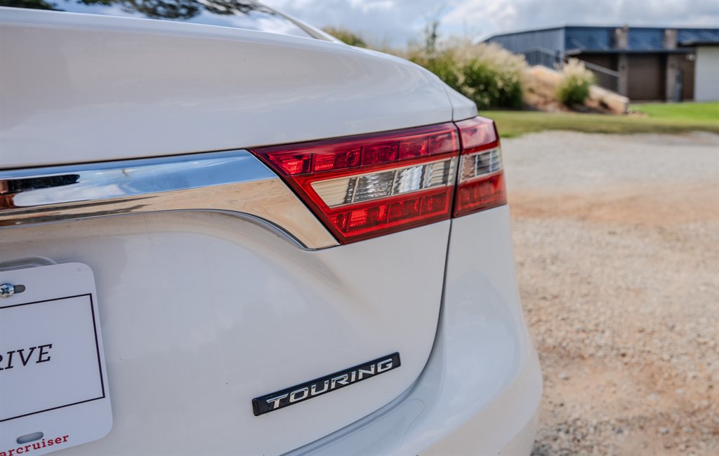 Used 2018 Toyota Avalon Touring w/ Carpet Mat Package FWD image 11