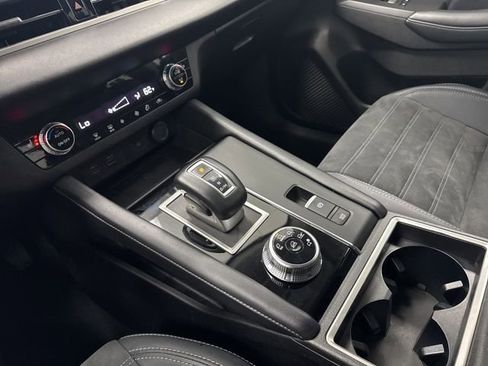Used 2024 Mitsubishi Outlander FWD image 21