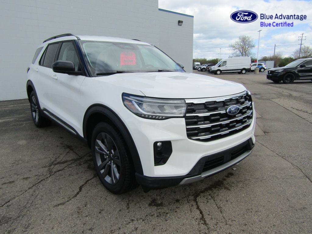 Used 2025 Ford Explorer Active AWD/4WD image 9