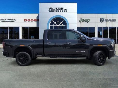 Used 2024 GMC Sierra 2500 AT4 w/ AT4 Preferred Package AWD/4WD image 3