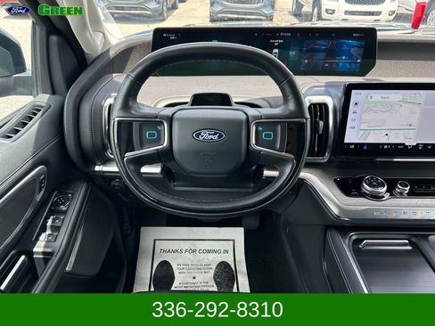 Used 2025 Ford Expedition Platinum AWD/4WD image 13