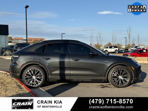 Used 2024 Porsche Macan 4 Electric image 8