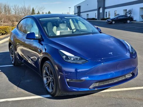 Used 2025 Tesla Model Y Long Range image 5