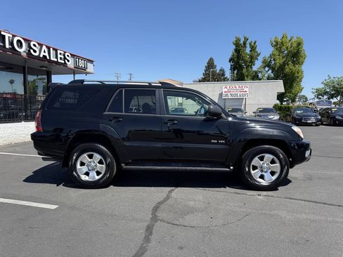 Used 2004 Toyota 4Runner SR5 AWD/4WD image 2