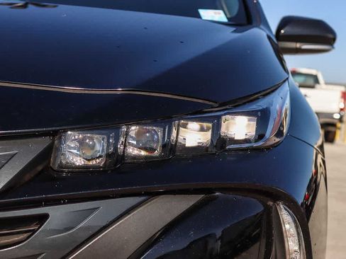 Used 2022 Toyota Prius Prime XLE FWD image 7