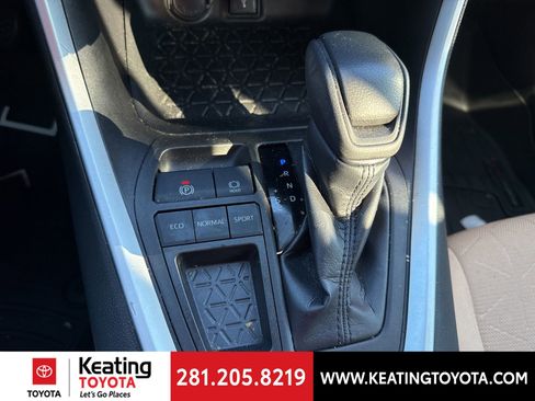 Used 2021 Toyota RAV4 XLE image 16