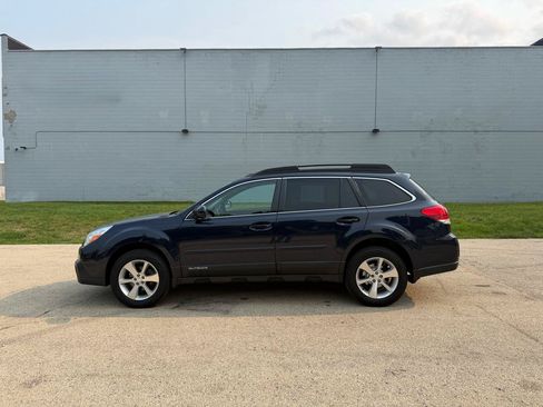 Used 2013 Subaru Outback 2.5i Limited w/ Moonroof Pkg AWD/4WD image 4