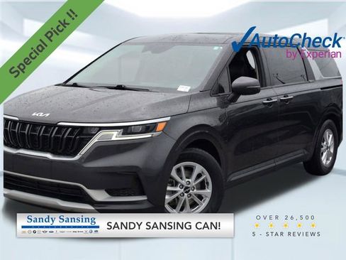 Used 2022 Kia Carnival LX image 1