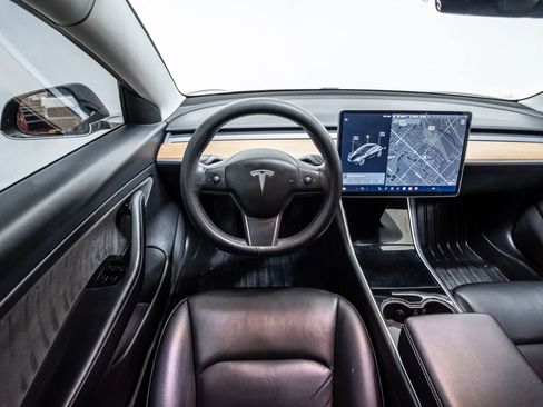 Used 2020 Tesla Model 3 Standard Range Plus image 12